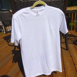 NWOT Small Jerzees white t-shirt